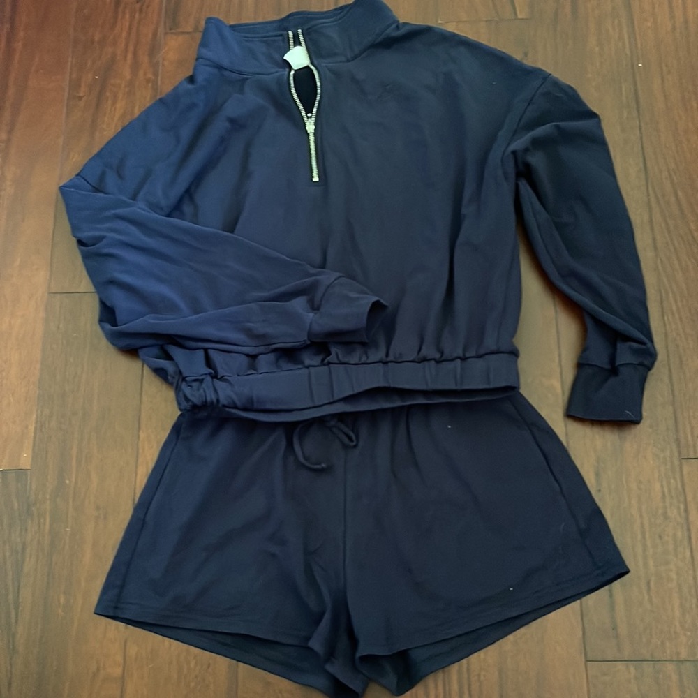 Actiwear of Saina berand. Size M. Color navy